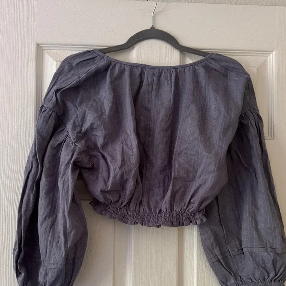 Universal Thread Mauve Blue Cropped Blouse - Picture 7 of 7